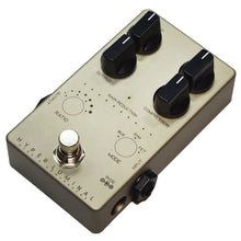 Lataa kuva Galleria-katseluun, Darkglass Hyper Luminal Hybrid Compressor
